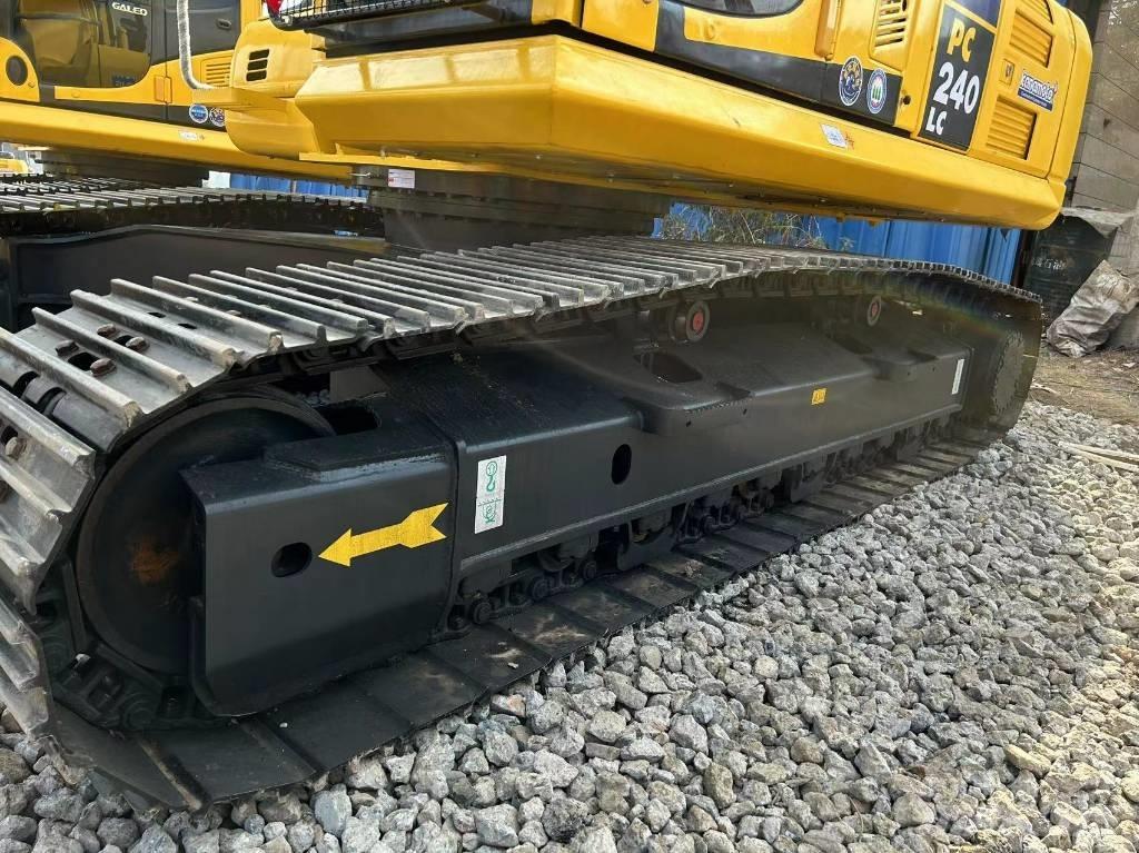 Komatsu 240-8 Гусеничні екскаватори
