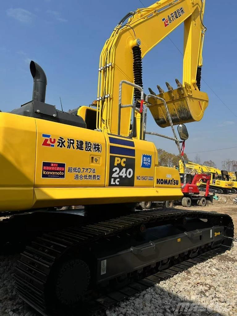 Komatsu 240-8 Гусеничні екскаватори