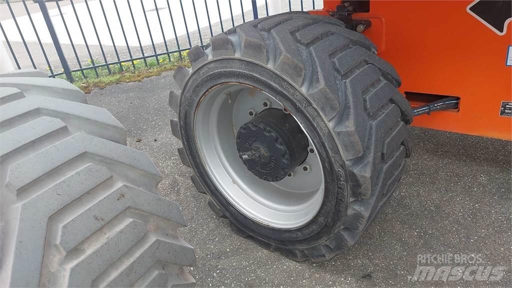 JLG 680SGW+ Телескопічні підйомники