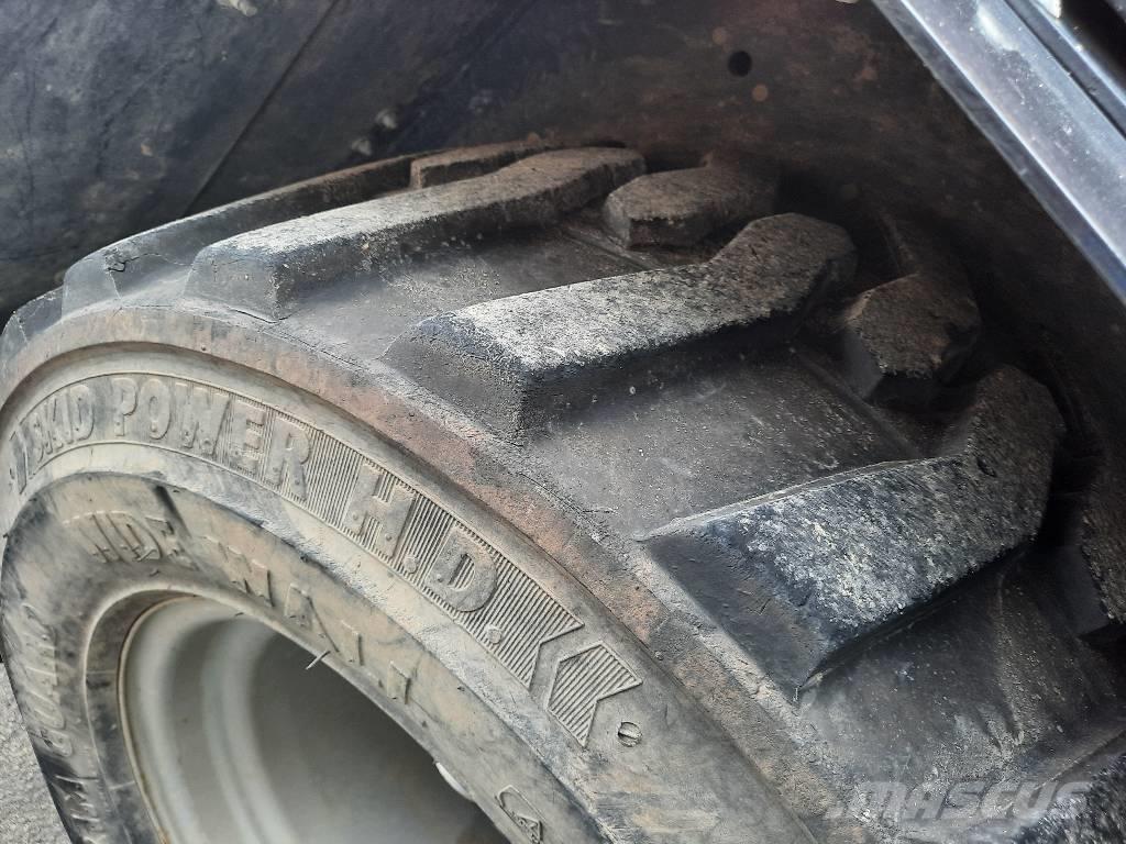 GiANT V 452 X-Tra Фронтальні навантажувачі