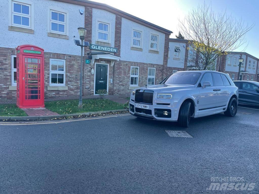 Rolls Royce Cullinan Автомобілі