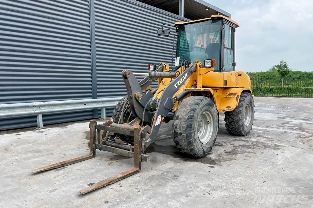 Volvo L 30 ZX Фронтальні навантажувачі