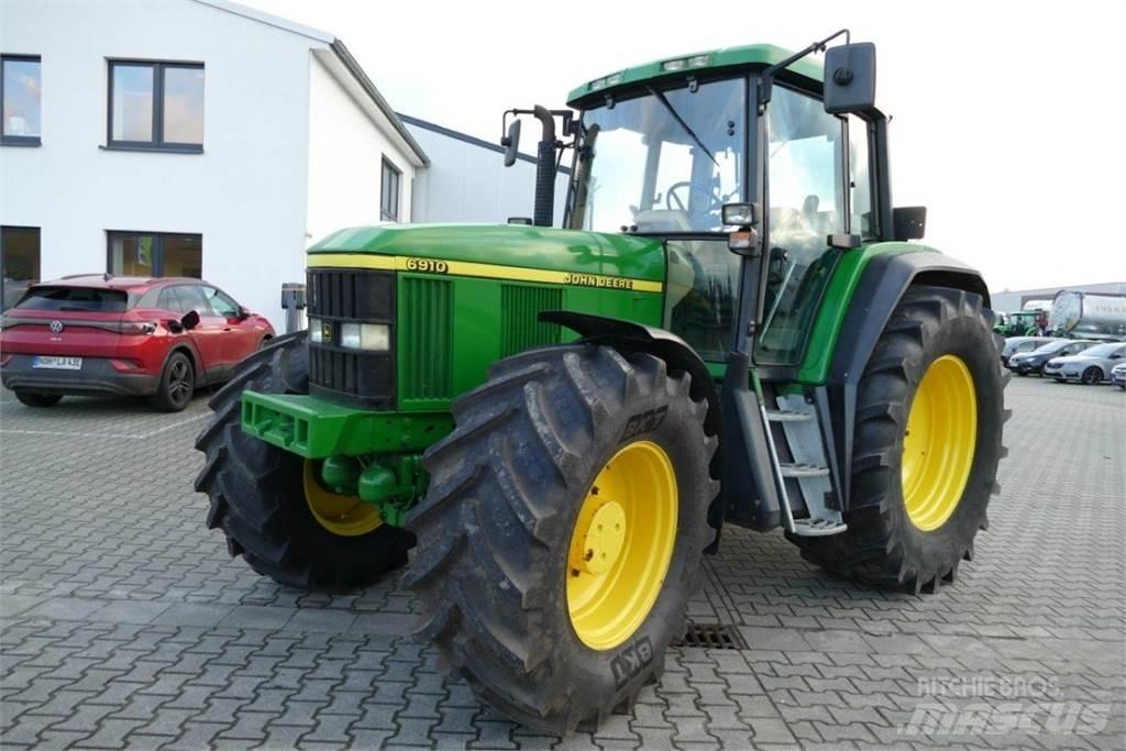 John Deere 6910 Трактори