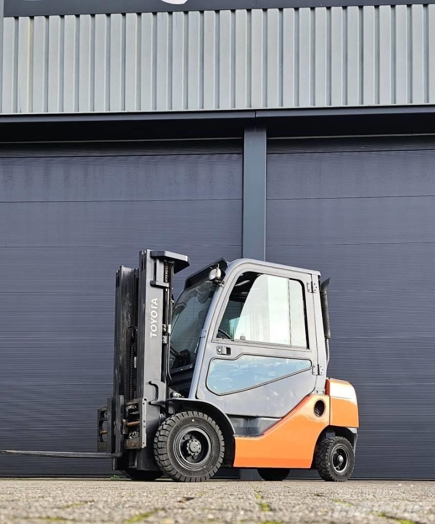 Toyota 02-8FDF25 Газові навантажувачі