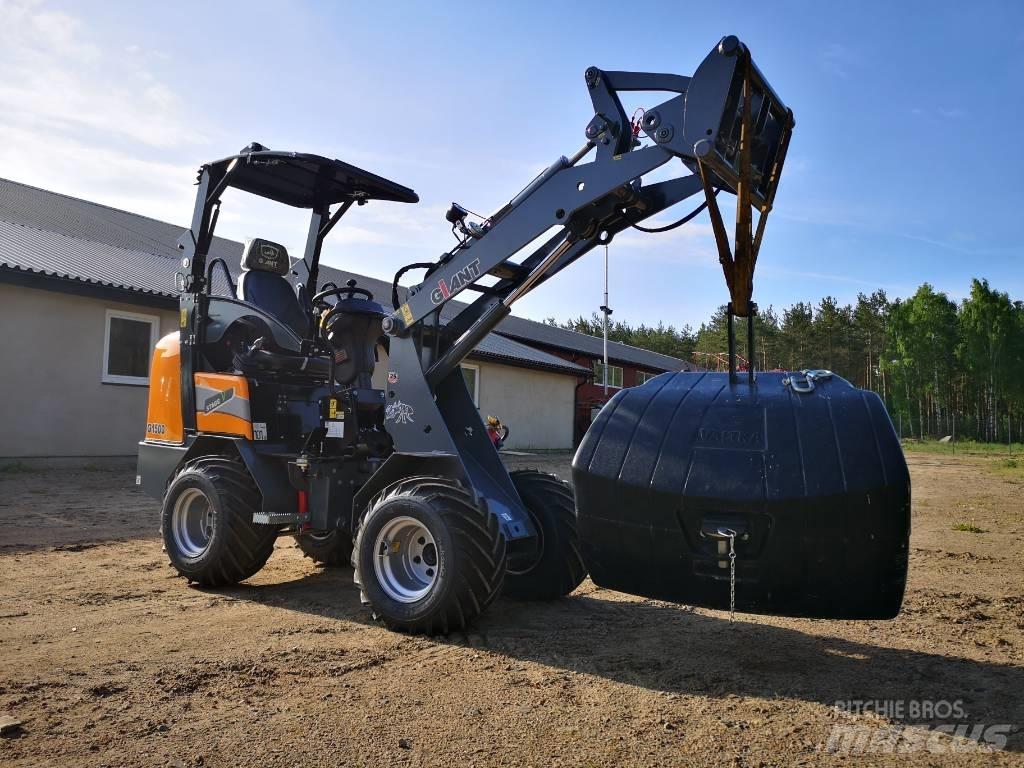 GiANT 1500 Багатофункціональне обладнання для вантажних і землекопальних робіт