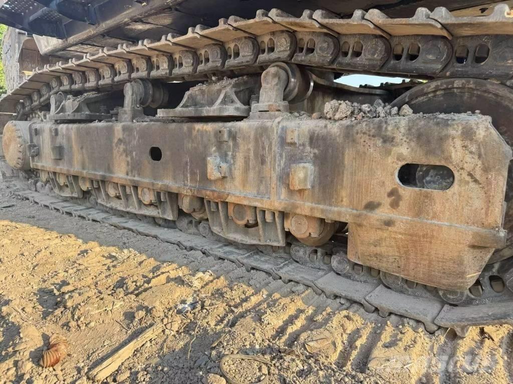 Hitachi ZX690LCH-5A Гусеничні екскаватори