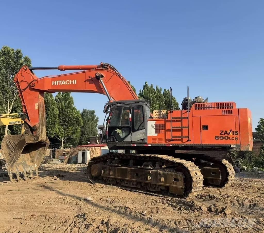 Hitachi ZX690LCH-5A Гусеничні екскаватори