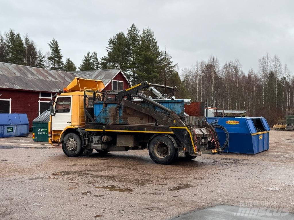 Scania P 82 H Скіпові навантажувачі