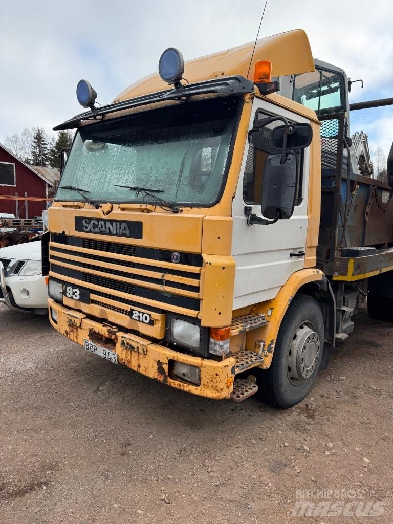 Scania P 82 H Скіпові навантажувачі