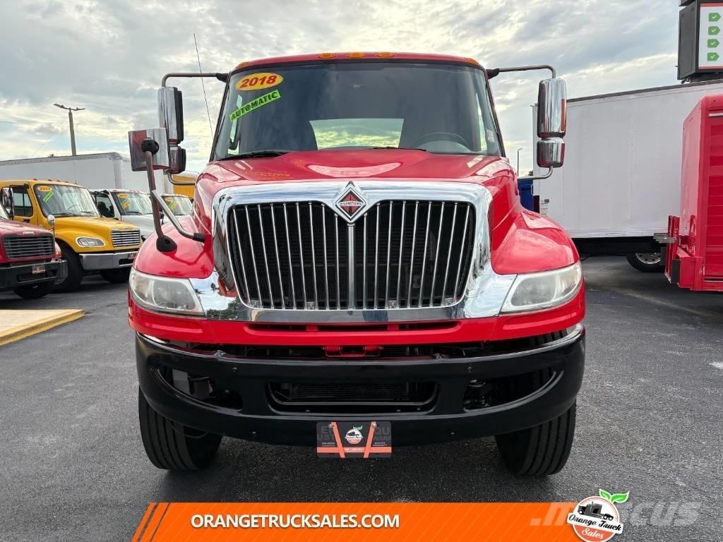 International 4300 Шасі з кабіною