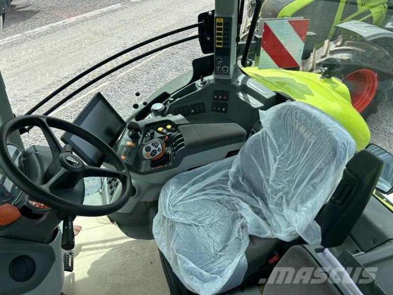 CLAAS AXION 870 Трактори