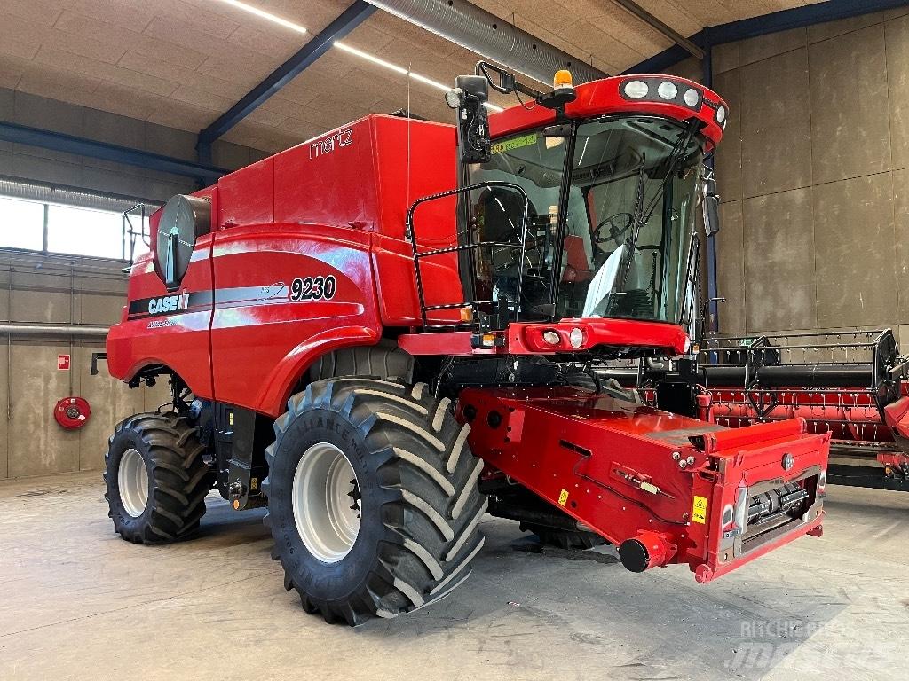Case IH 9230 Зернозбиральні комбайни