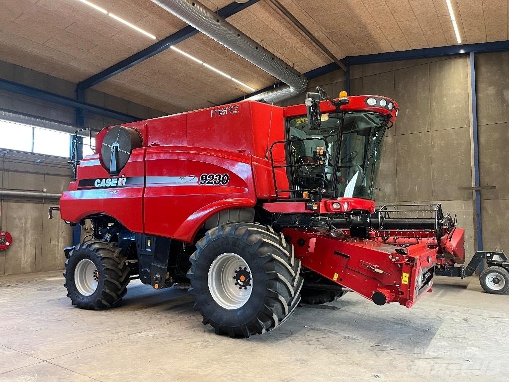 Case IH 9230 Зернозбиральні комбайни