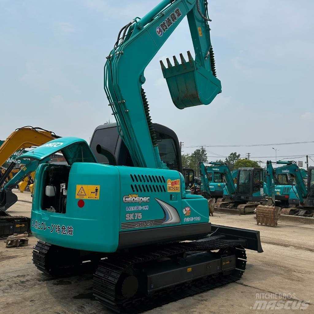 Kobelco 75 Гусеничні екскаватори
