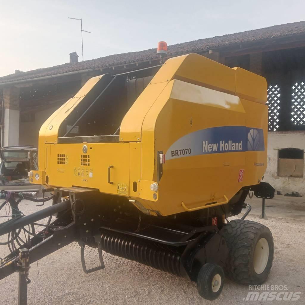 New Holland BR 7070 Рулонні прес-підбирачі