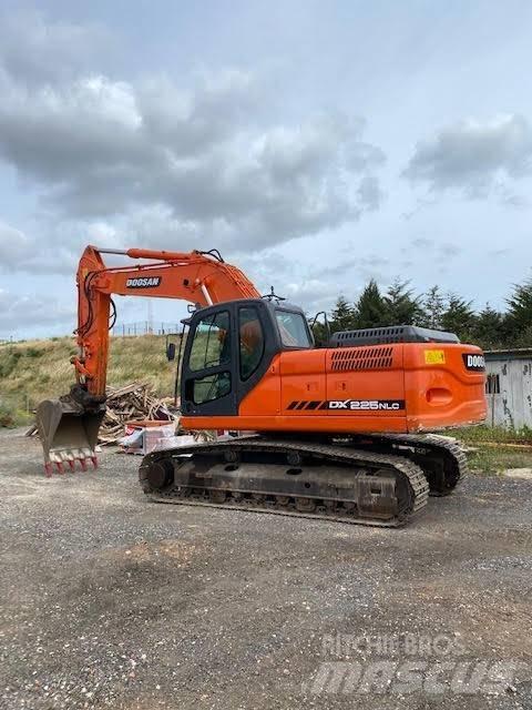 Doosan DX 225 NLC Гусеничні екскаватори