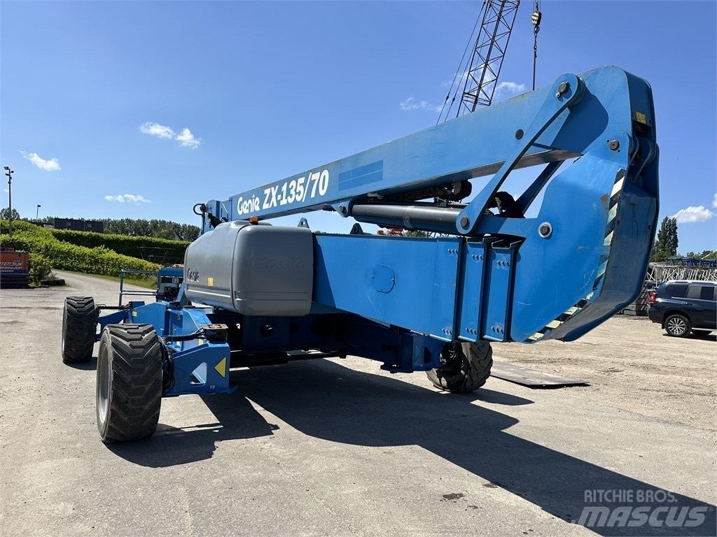 Genie ZX 135/70 Колінчаті підйомники