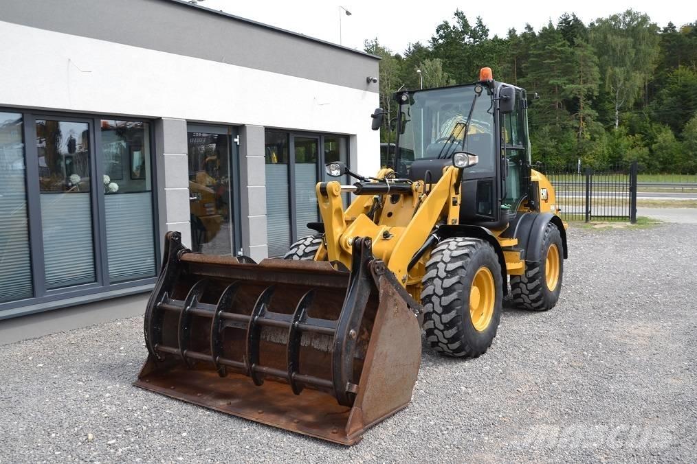 CAT 908 M Фронтальні навантажувачі