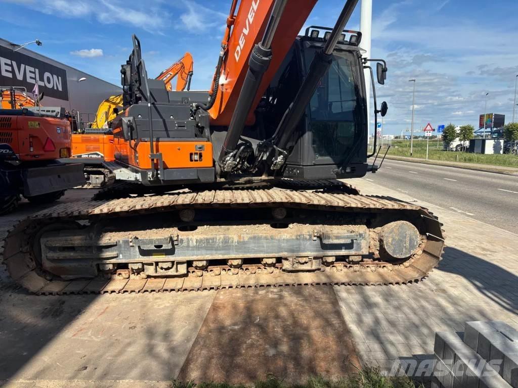 Develon DX300LC-7K Гусеничні екскаватори