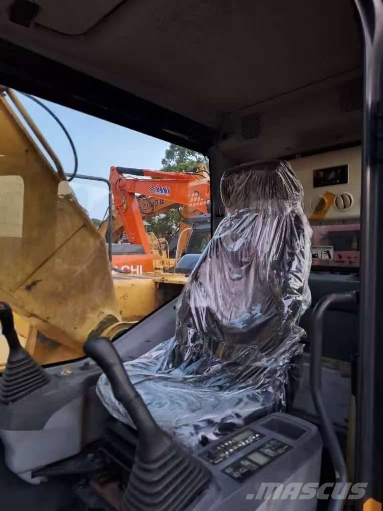 Komatsu PC 200-7 Гусеничні екскаватори