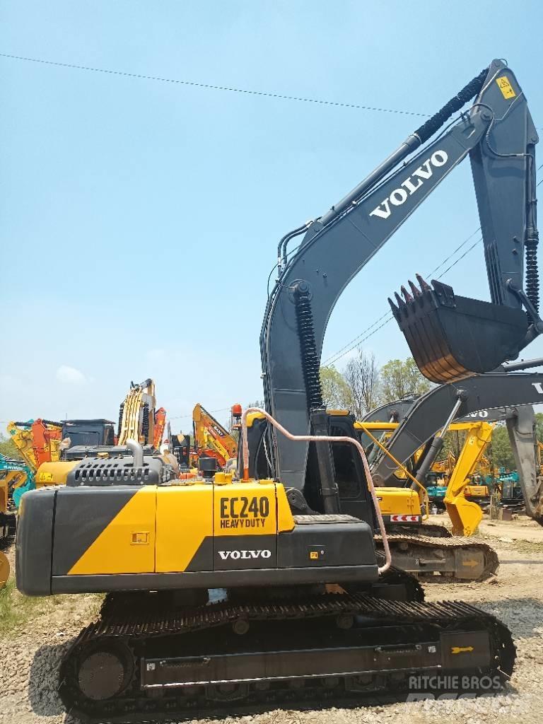 Volvo EC 240 Гусеничні екскаватори