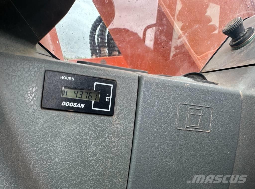 Doosan DX 140 LCR-3 Гусеничні екскаватори