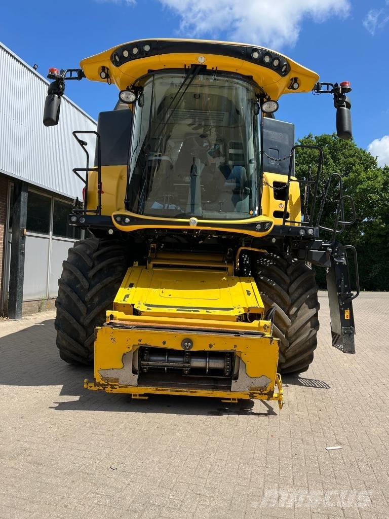 New Holland CR 8.80 Зернозбиральні комбайни
