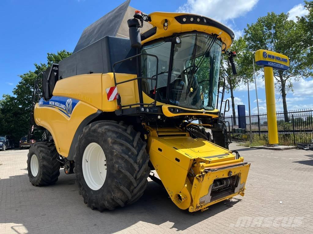 New Holland CR 8.80 Зернозбиральні комбайни