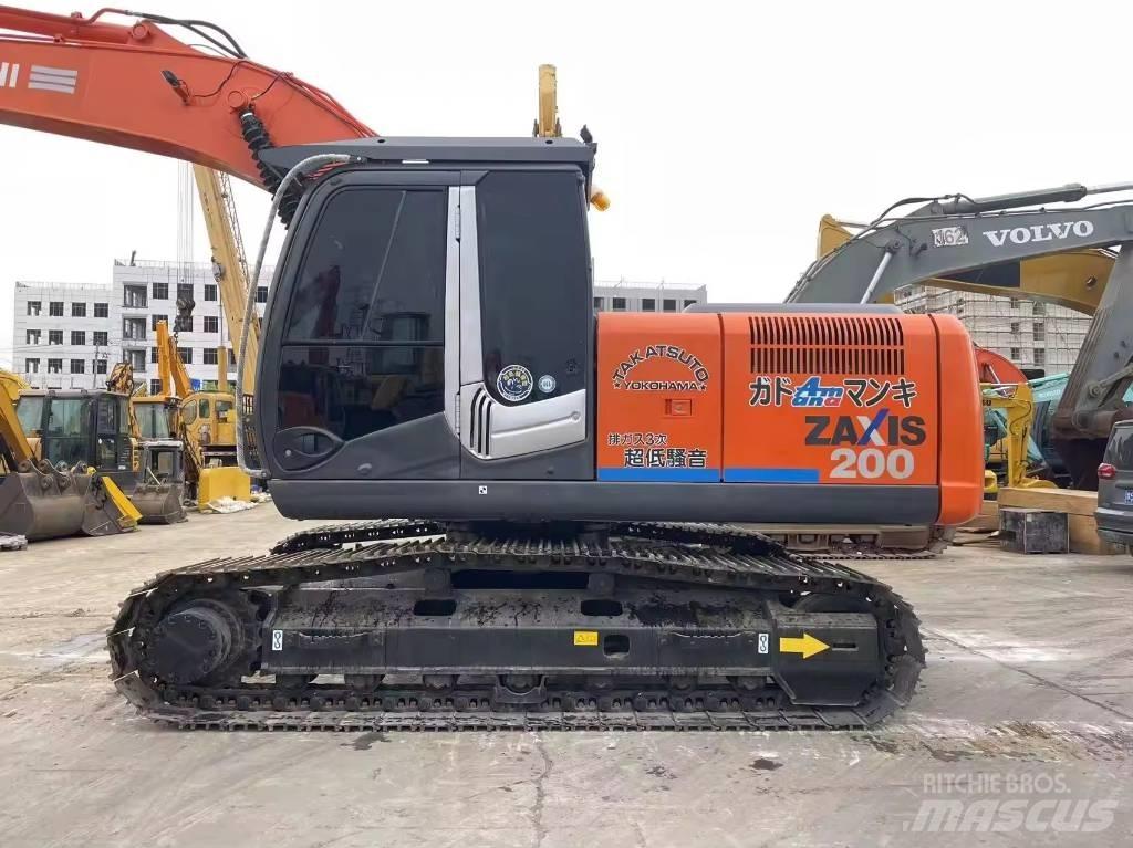 Hitachi ZX 200 Гусеничні екскаватори
