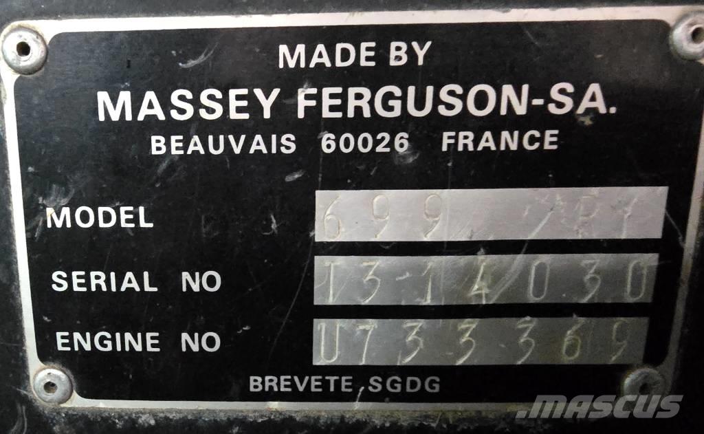 Massey Ferguson 699 Трактори