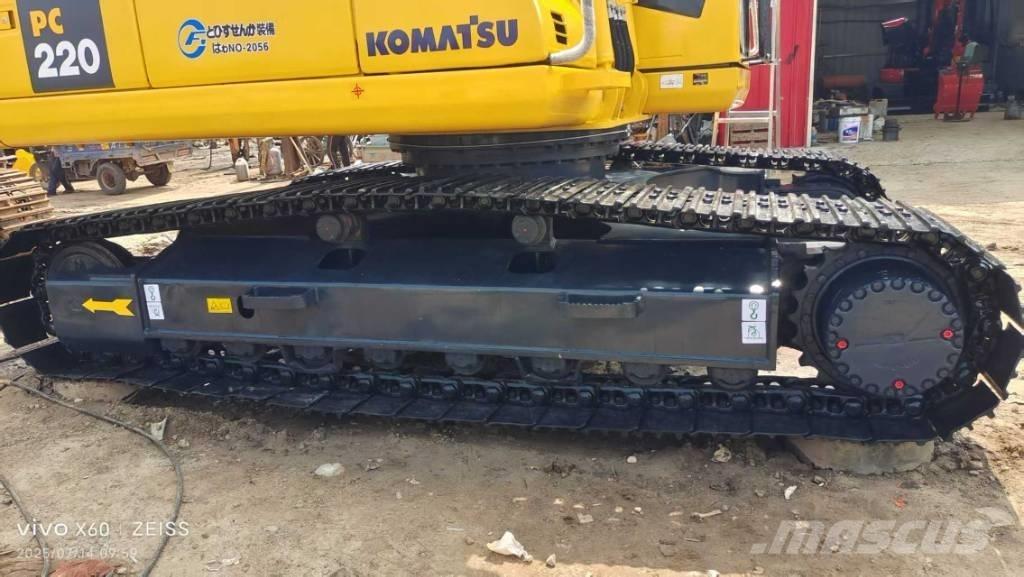 Komatsu 220 Гусеничні екскаватори