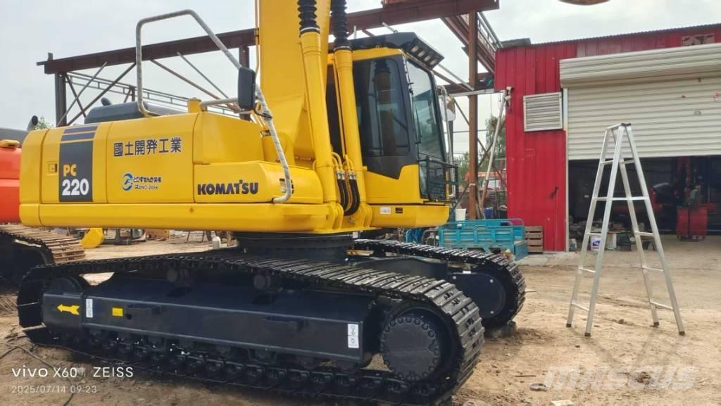 Komatsu 220 Гусеничні екскаватори