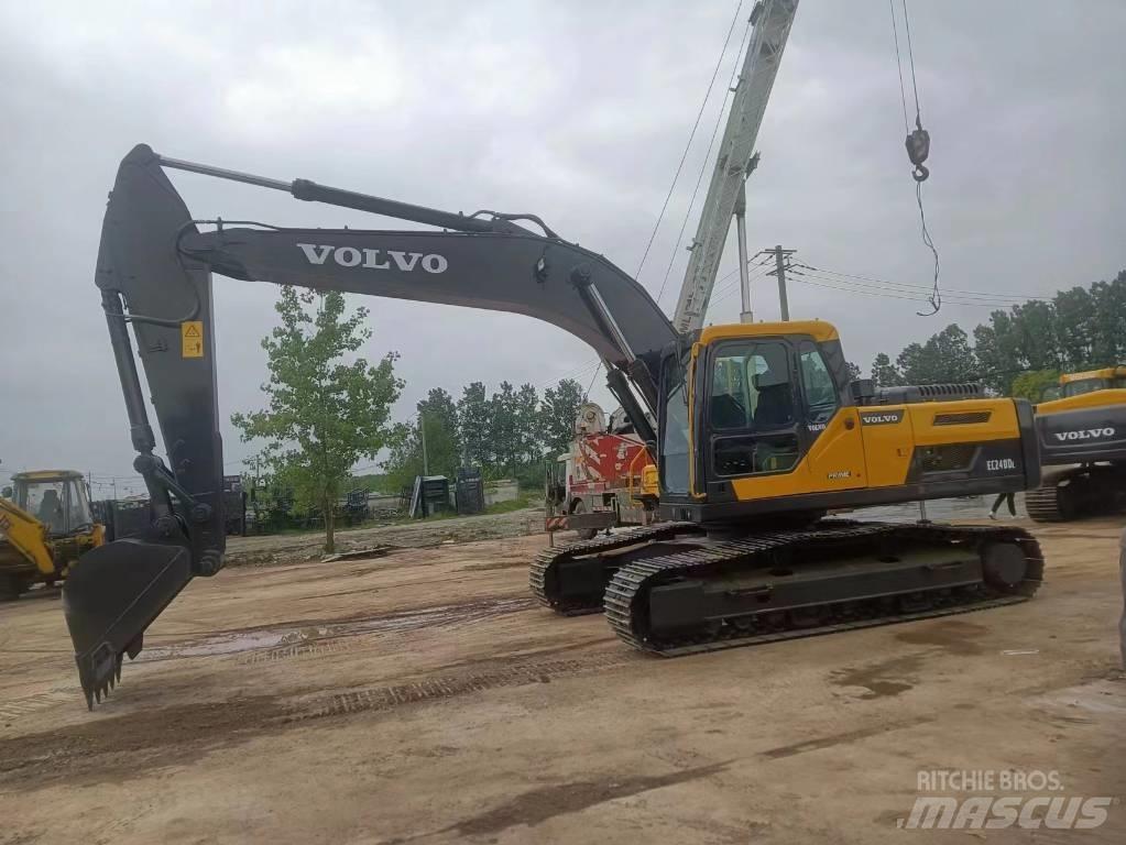 Volvo EC 240 DL Гусеничні екскаватори