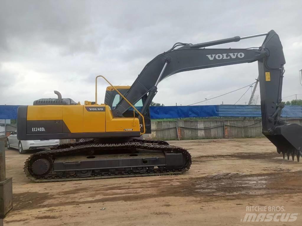 Volvo EC 240 DL Гусеничні екскаватори