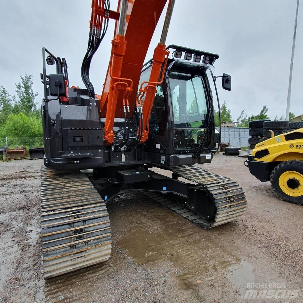 Hitachi ZX225USRLC-7 Гусеничні екскаватори