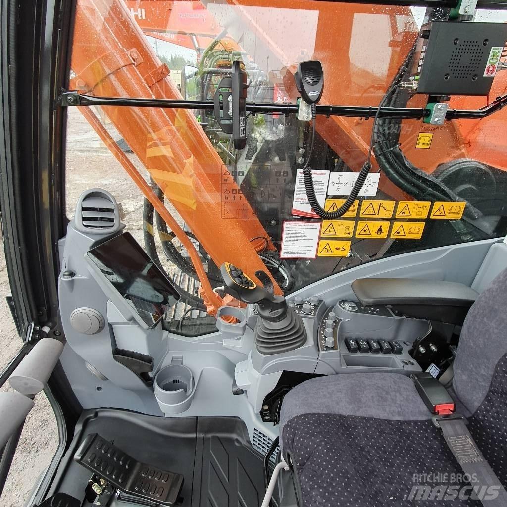 Hitachi ZX225USRLC-7 Гусеничні екскаватори