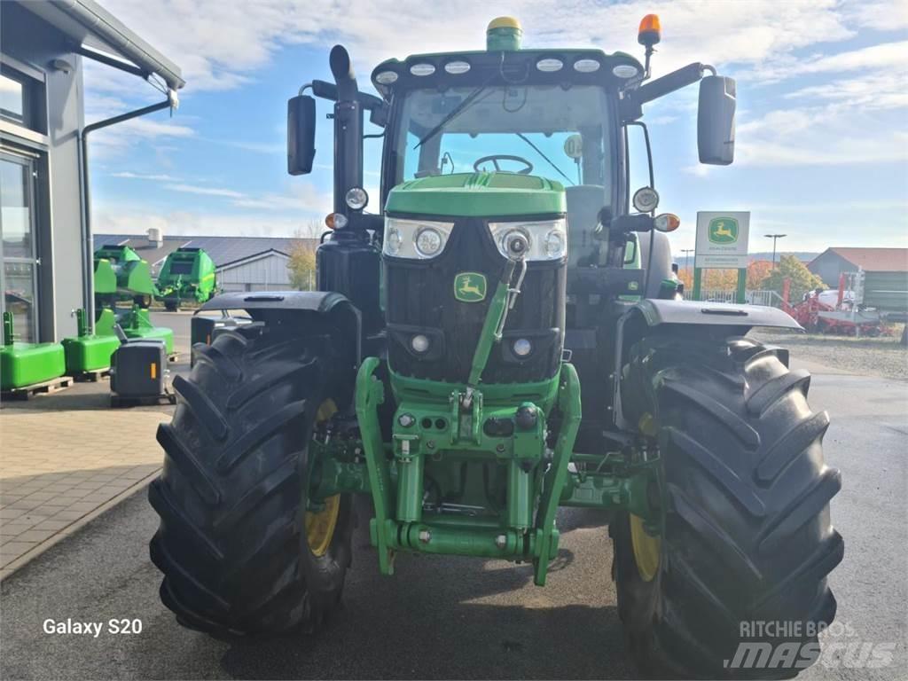 John Deere 6215R Трактори