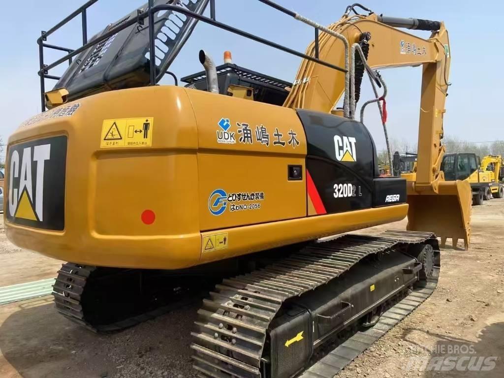 CAT 320D2 Гусеничні екскаватори