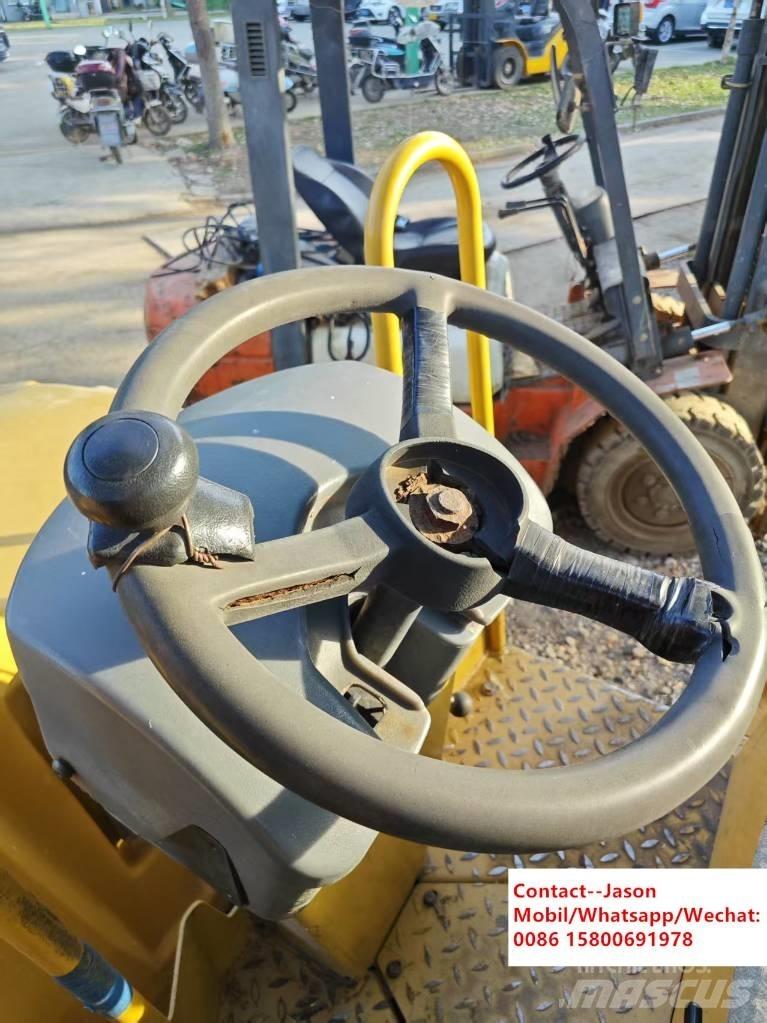 CAT CB 24 Котки тротуарні