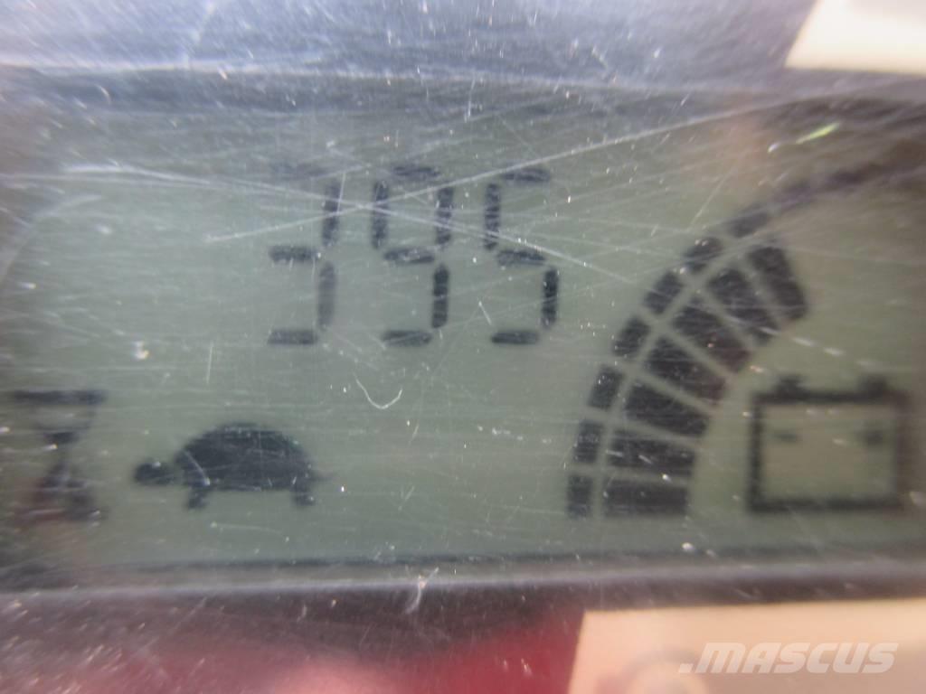 JLG Toucan 8 E Вертикальні щоглові підйомники