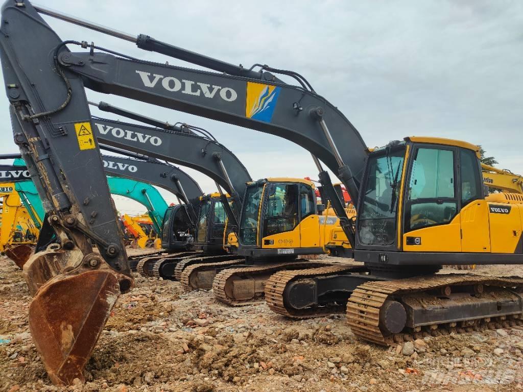 Volvo EC220D Гусеничні екскаватори