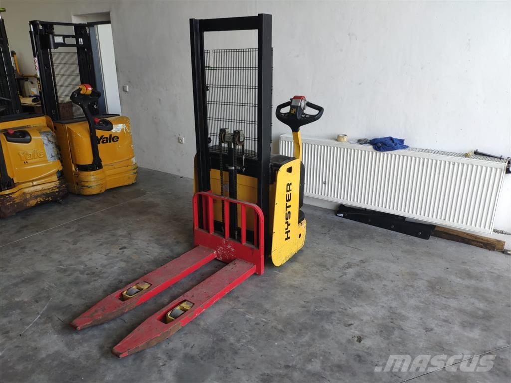 Hyster S1.0E Самохідні електроштабелери