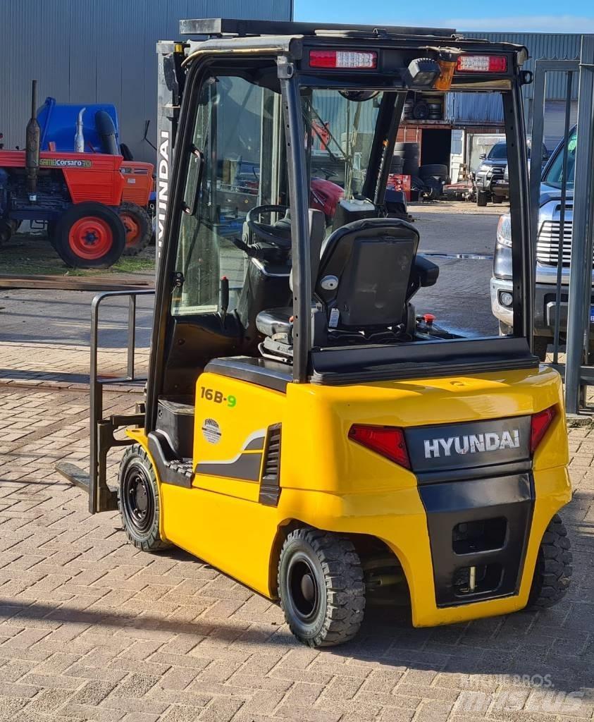 Hyundai 16 B-9 Електронавантажувачі