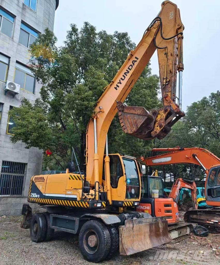Hyundai r210w-9 Колісні екскаватори
