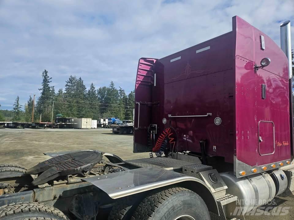 Peterbilt 388 Тягачі