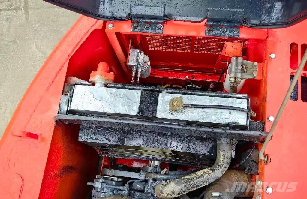 Doosan DX 140 Гусеничні екскаватори