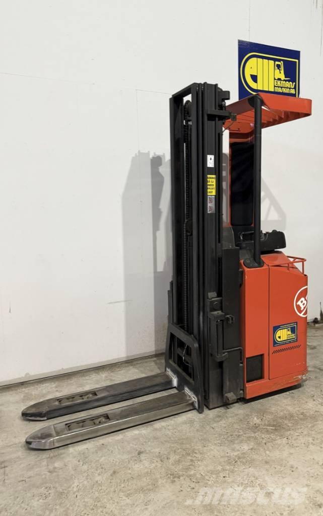 BT truck SPS 135L Самохідні електроштабелери