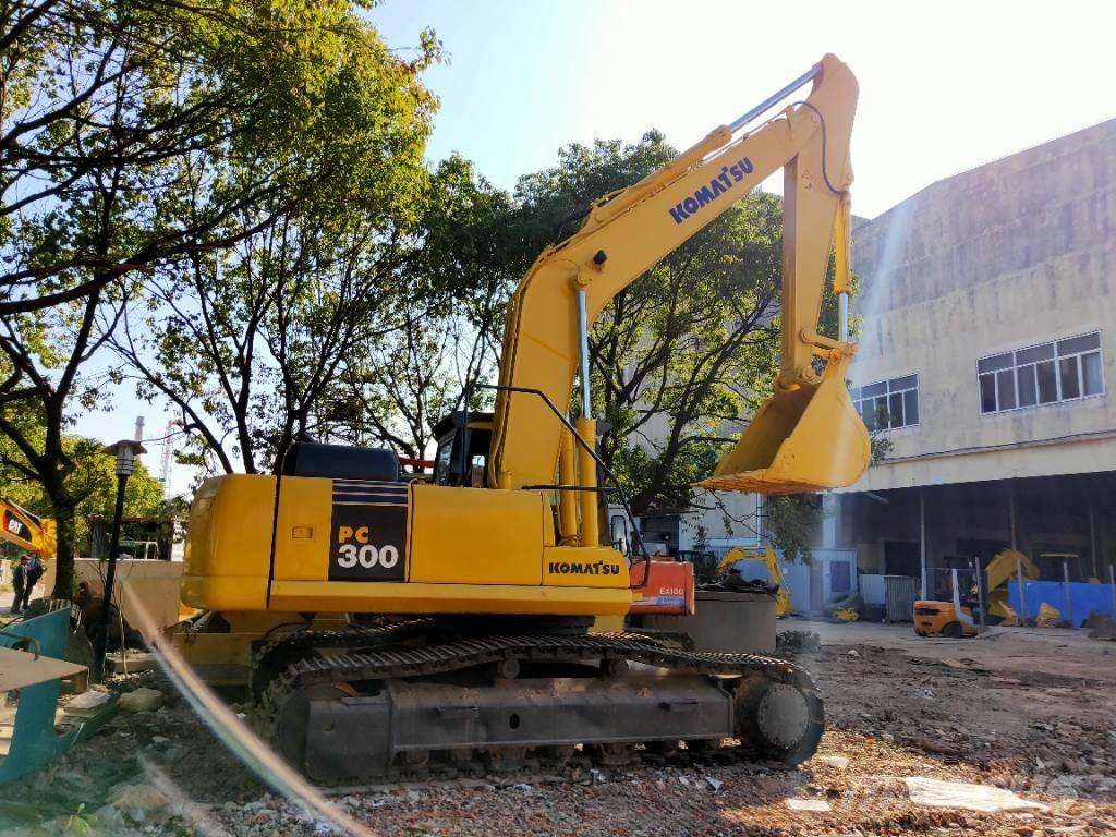 Komatsu PC300-7 Гусеничні екскаватори