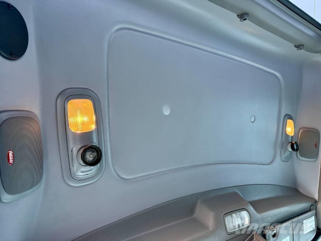 Peterbilt 389 Тягачі