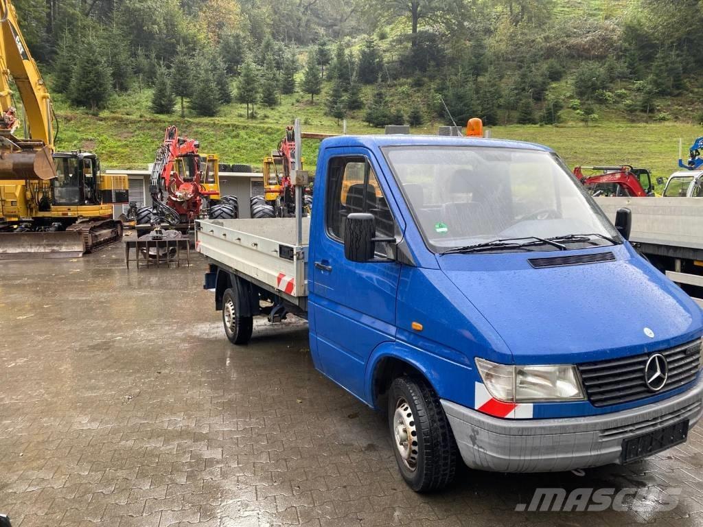 Mercedes-Benz 208 D Вантажівки-платформи/бокове розвантаження